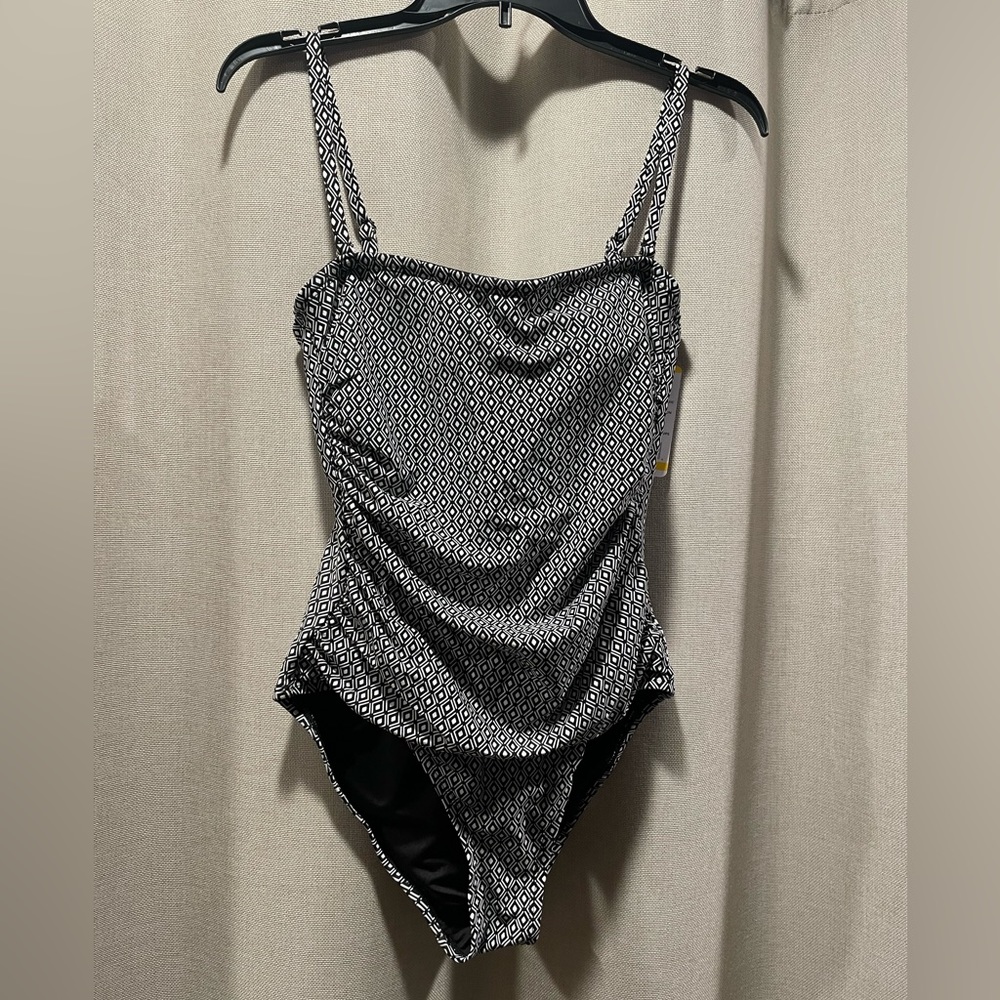 DNKY NWT Sz M swimsuit